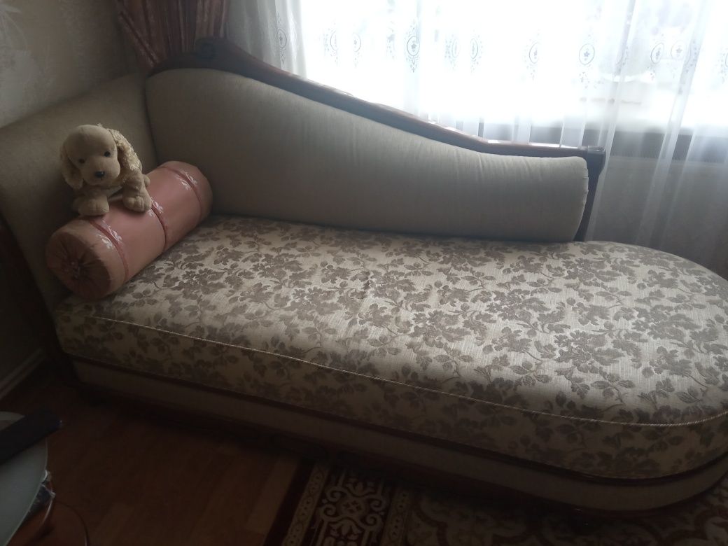 Софа для вітальні
