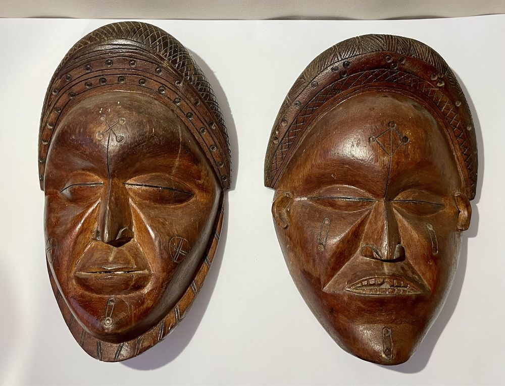 Antigo e raro Par de Máscaras Africanas em madeira exótica