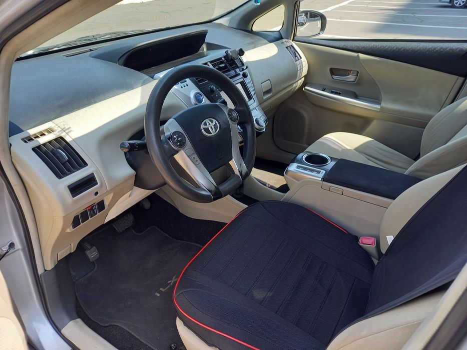 Toyota Prius V универсал 2014