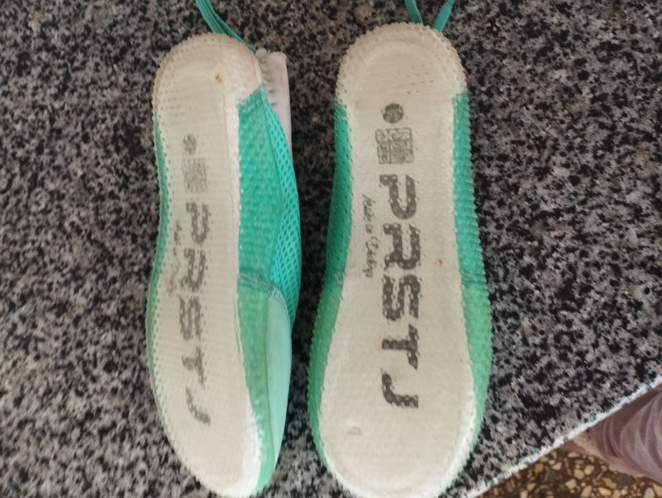 Обувь для бассейна и пляжа. Размер указан на подошве, примерно 35-36