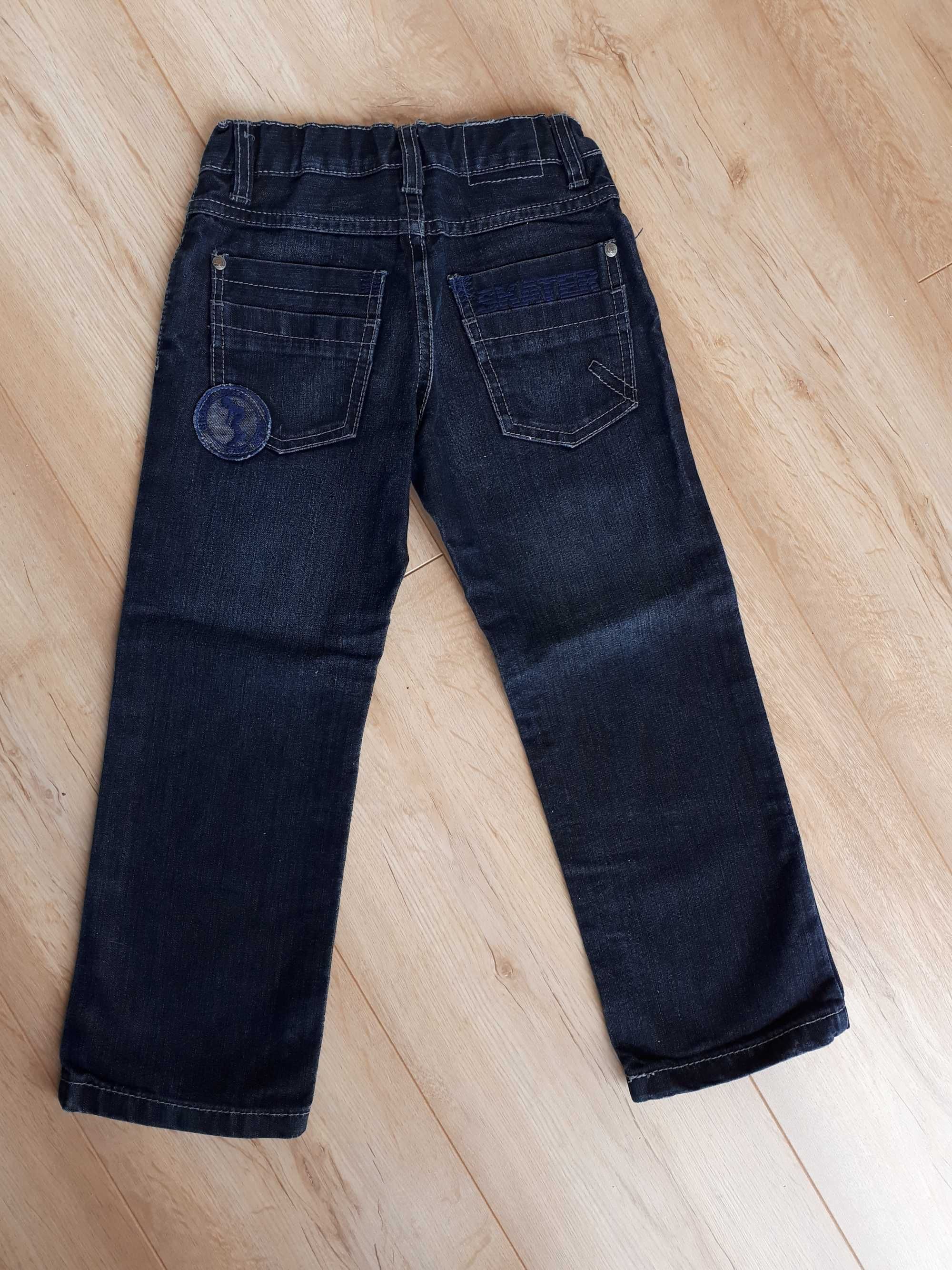 R.110 spodnie jeans z aplikacją