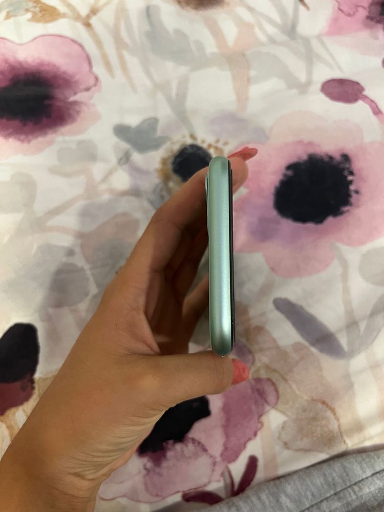 Iphone 11 verde agua em otimo estado