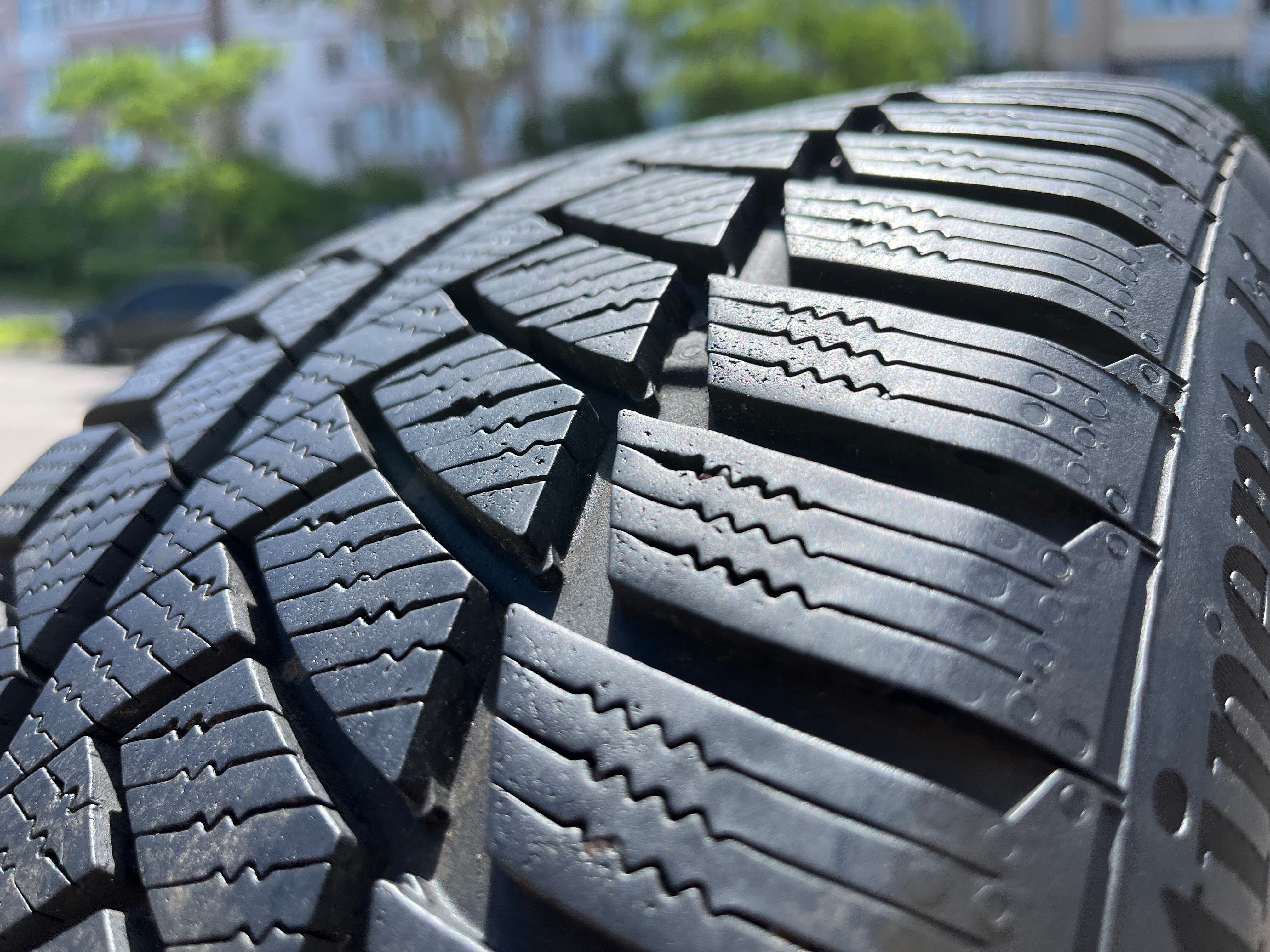 Резина 245/45 r18 Continental ts850 4 зимние шины как новые