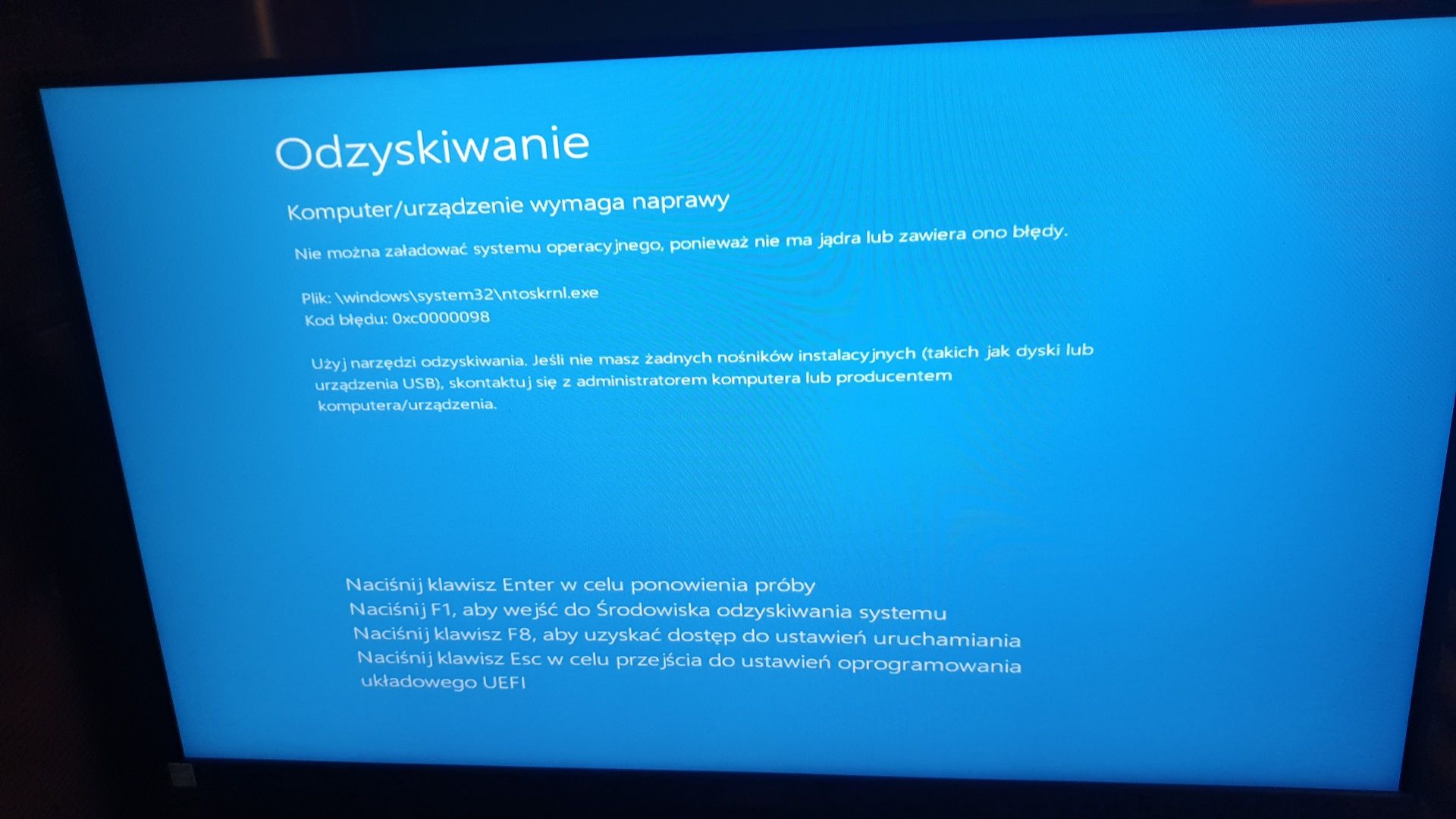 Komputer stacjonarny z monitorem