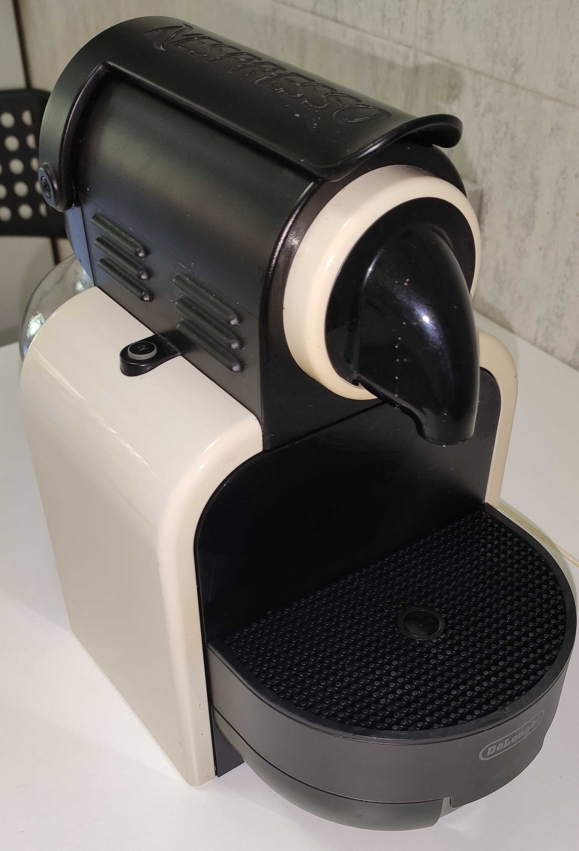 Máquina de café DéLonghi Nespresso EN 97. W