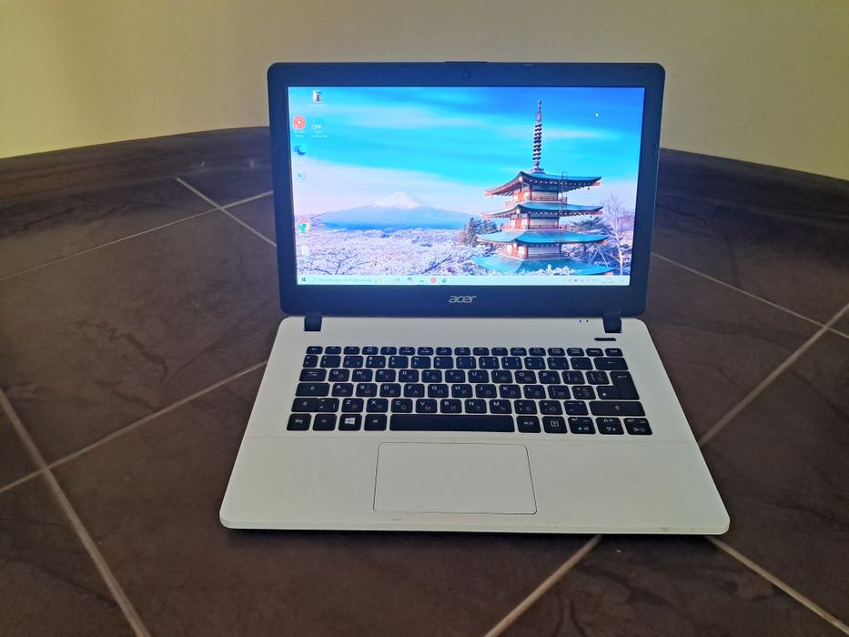 Acer Aspire ES1-331 — компактний ноутбук у відмінному стані!