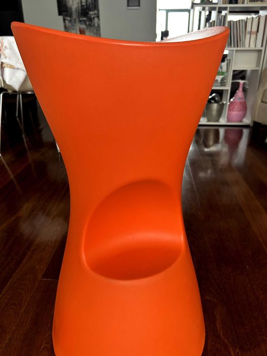 Banco laranja de decoração (cozinha, como novo)