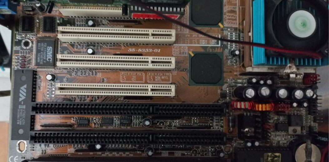 Conjunto de motherboard AT com gráfica, memórias, cpu e cooler