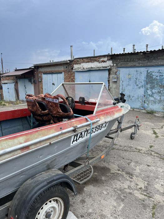 Катер Крым ,мотор Меркури ,лафет.