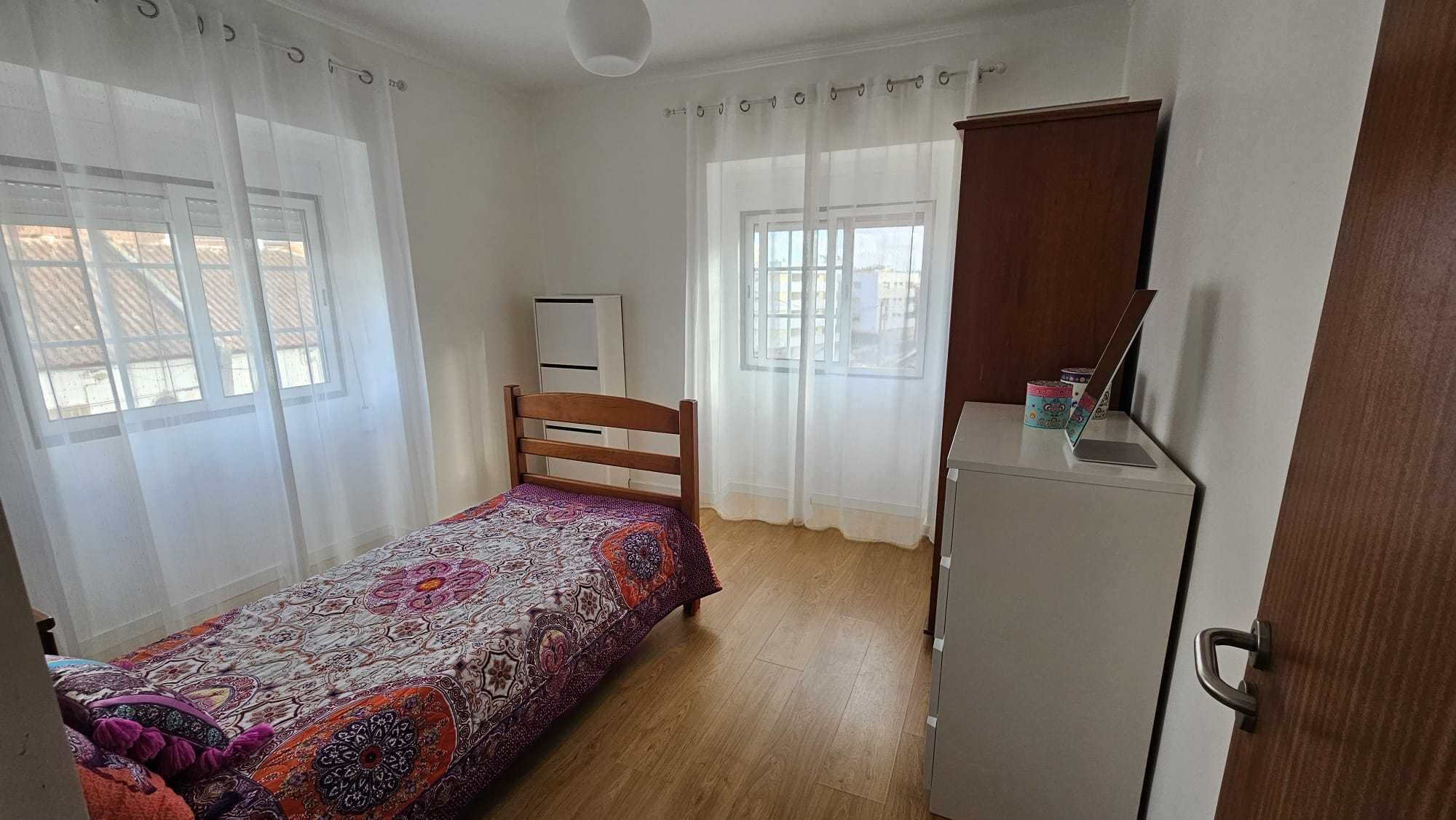 Quarto arrendamento Cacém para Professores/ Estudantes