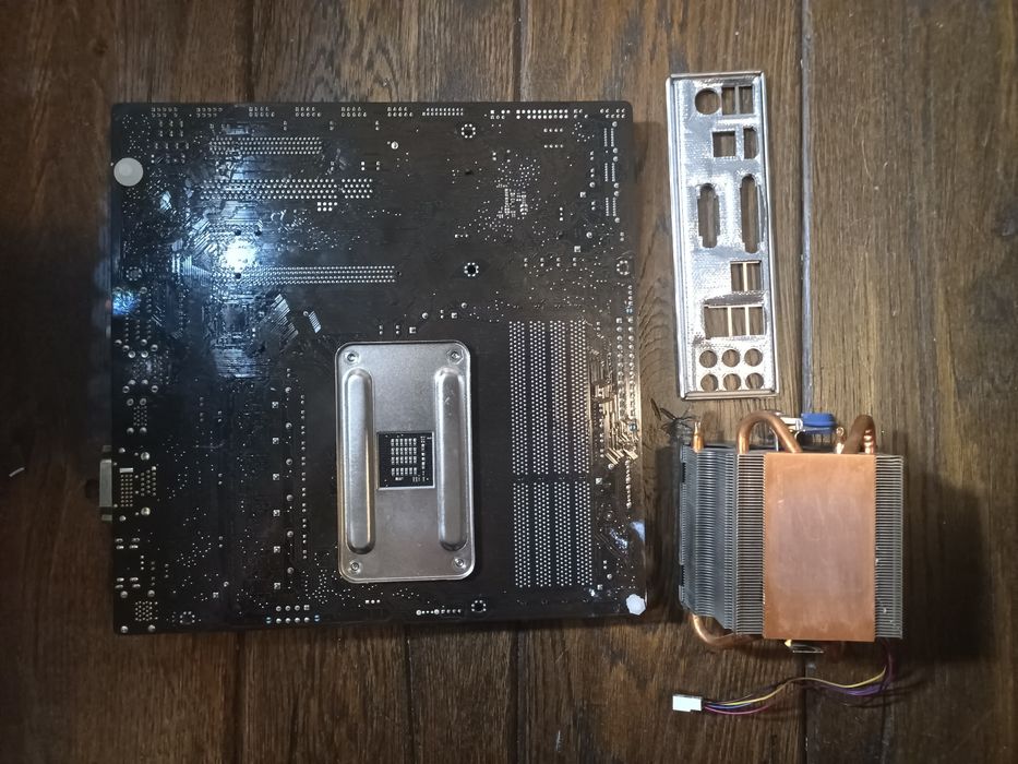 Płyta główna Asus F1A75-M Pro + AMD A6-3600 + chłodzenie