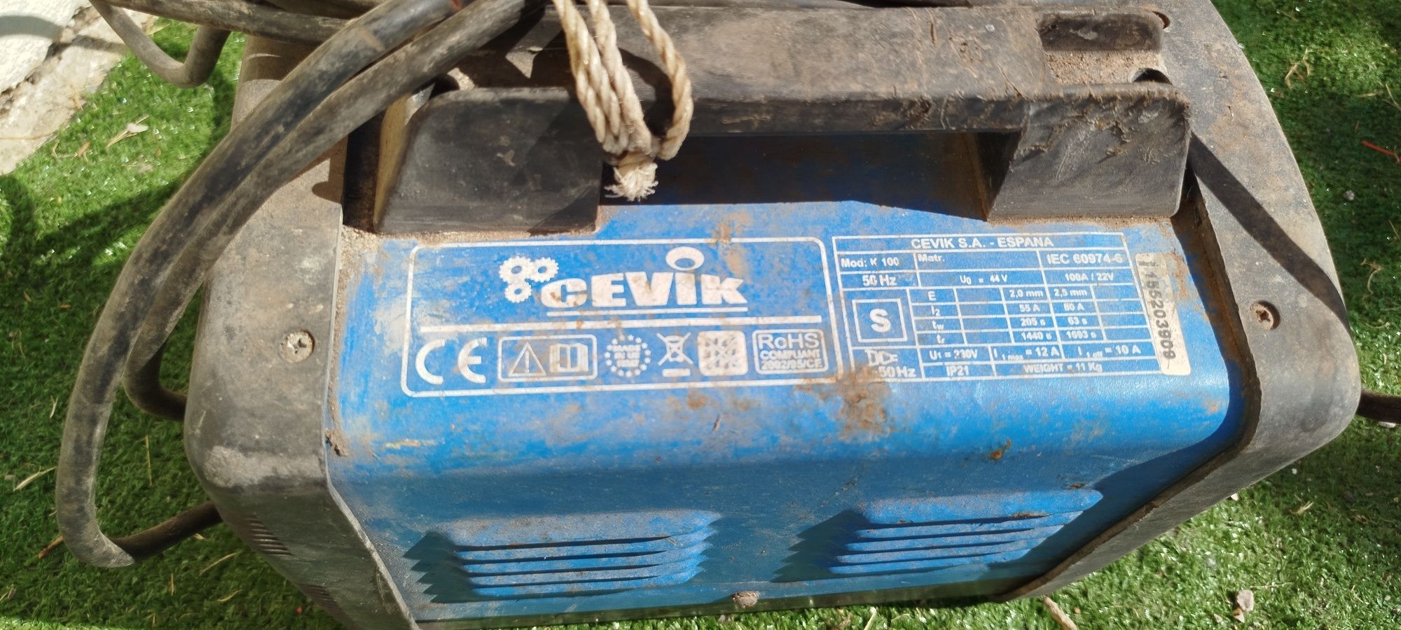 Máquina de Soldar a Arco Cevik K100