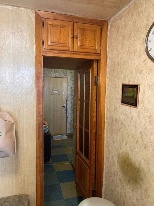 Продам 1 комн  гостинку Тополинная 10