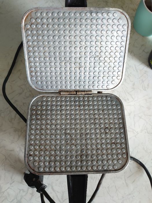 Вафельниця електро "Ласунка"