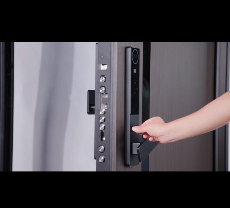 Сучасні вхідні двері в наявності на складі в Києві