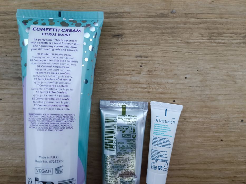 Zestaw kosmetyków kremy do rąk ciała stóp yves rocher caudalie douglas