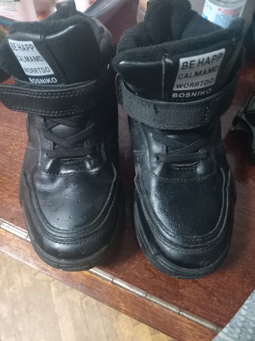 Продам ботинки на мальчика.