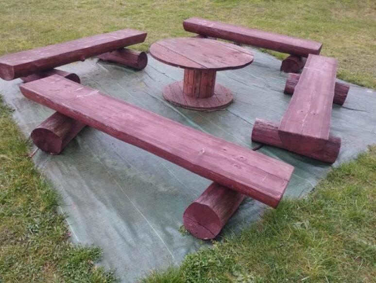 Stół i ławki ogrodowe