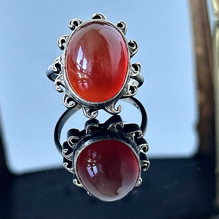 Srebrny pierścionek z Karneolem ok. 1910 roku, srebro próby 835