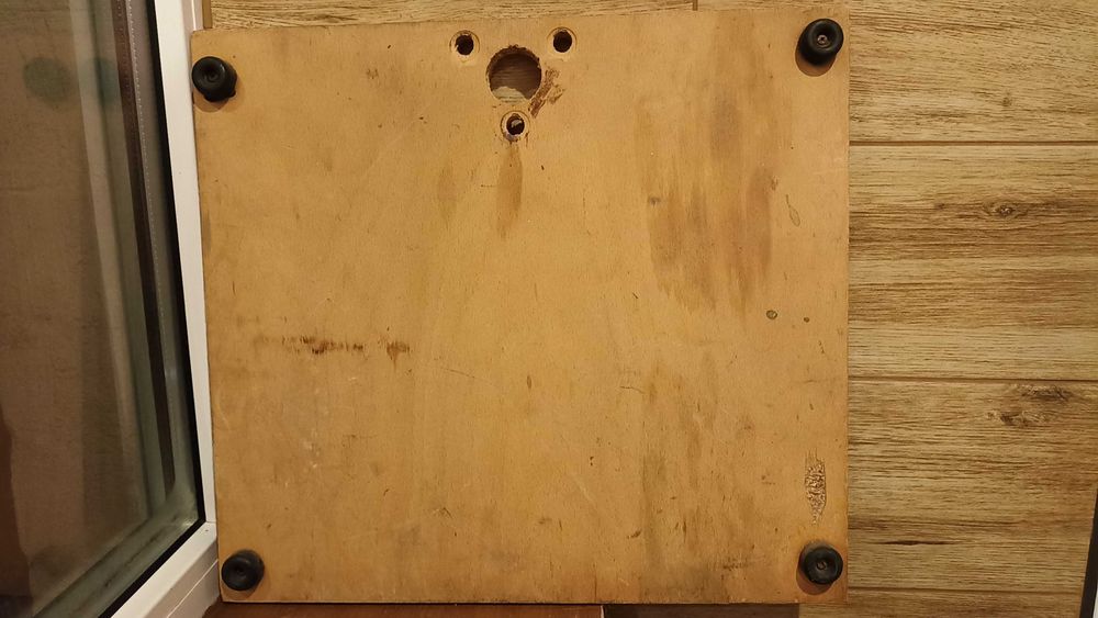 Утримувач у  гарному стані разом підставкою  додається