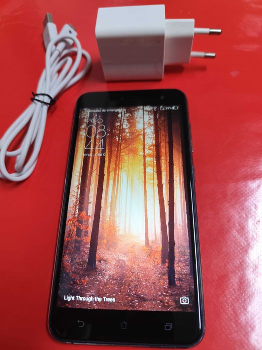 ASUS ZenFone na caixa