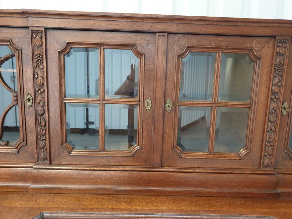 Antyk Ślicznie zdobiony dębowy kredens bufet. Meble z Francji - XIX w