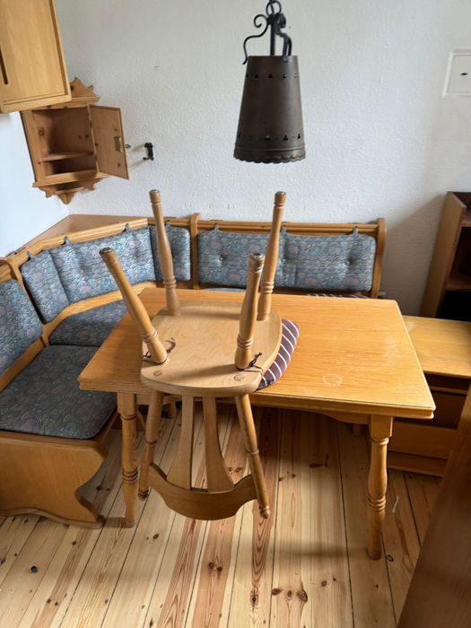 narożnik kuchenny ze stołem i krzesłami niemiecki i solidny
