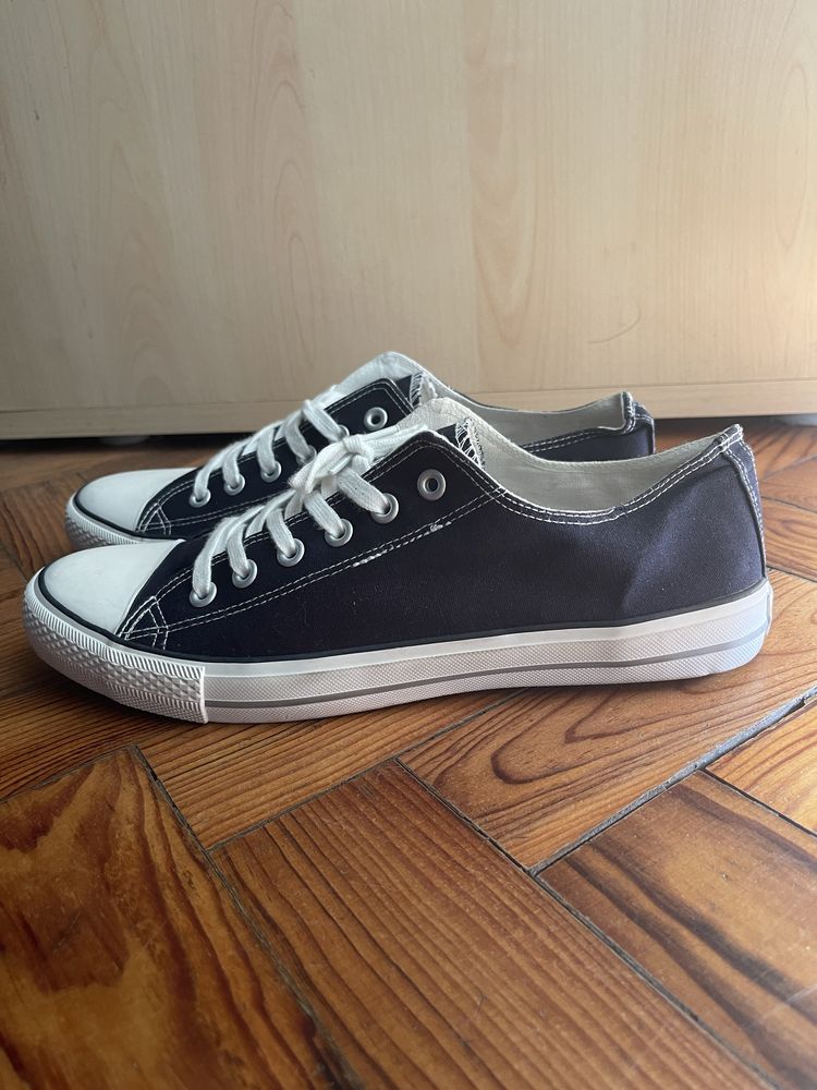 Sapatilhas estilo Vans