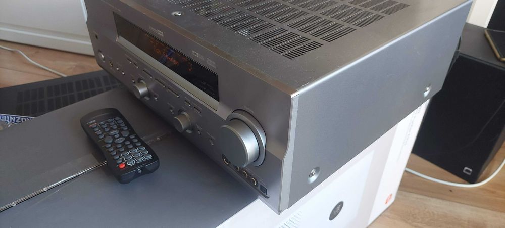 Amplituner Yamaha RX-V657 z pilotem