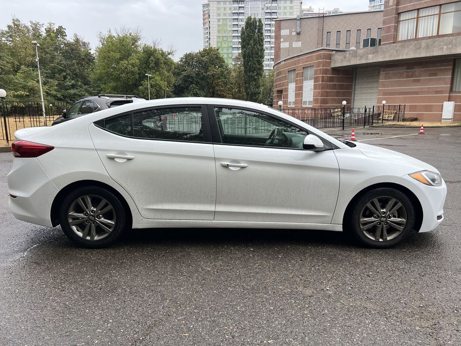 Hyundai Elantra 2016 год Автомат