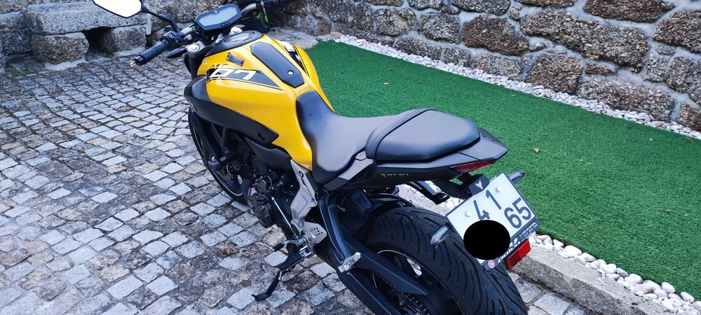 Yamaha MT-07 Amarela