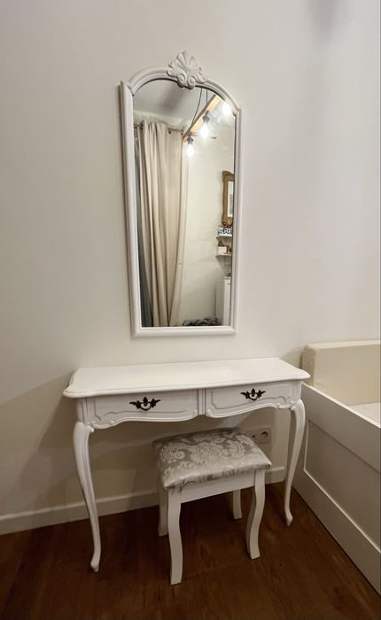 Toaletka / biurko vintage - biała odnowiona, lustro i krzesło gratis