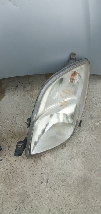 Тойота яріс 2 toyota yaris 2  фара