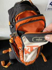 mochila KTM OGIO Powerwear com bolsa de hidratação 3L