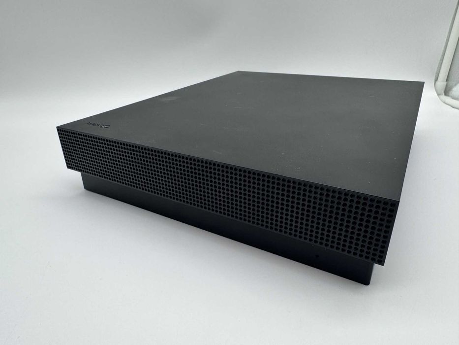 Konsola XBOX ONE X 1787 1TB + 2 PADY , 3 GRY od loombard milicz