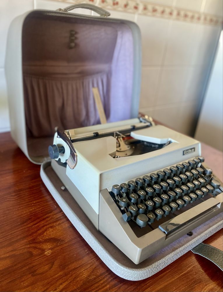 Máquina Escrever Erika Model 14 (RDA)