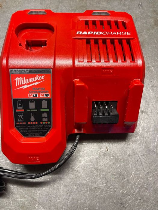 Milwaukee   Carregador