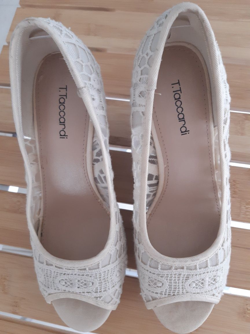 Buty na koturnie rozmiar 36 firmy T.Taccardi