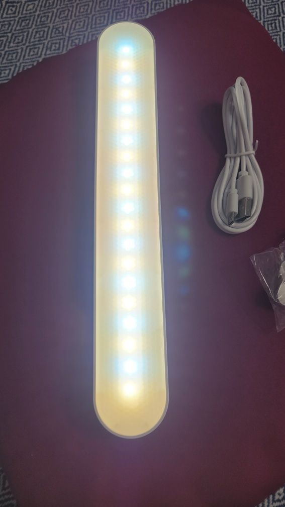 Lampka podszawkowa USB na magnes