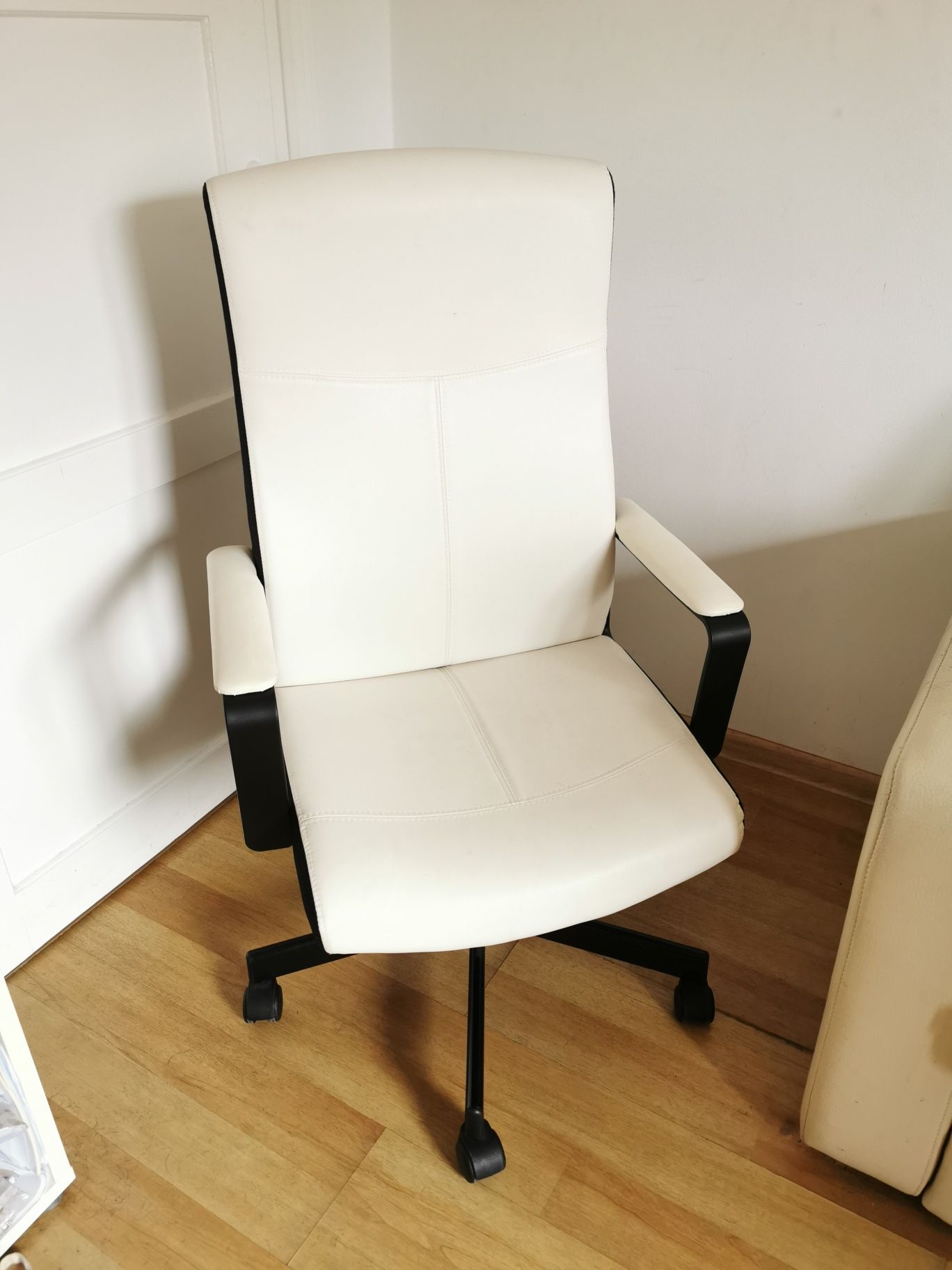 Krzesło biurowe Millberget Ikea  białe obrotowe