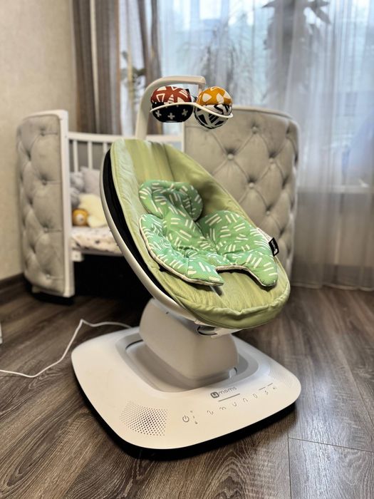 Захитуючий центр mamaRoo 5.0