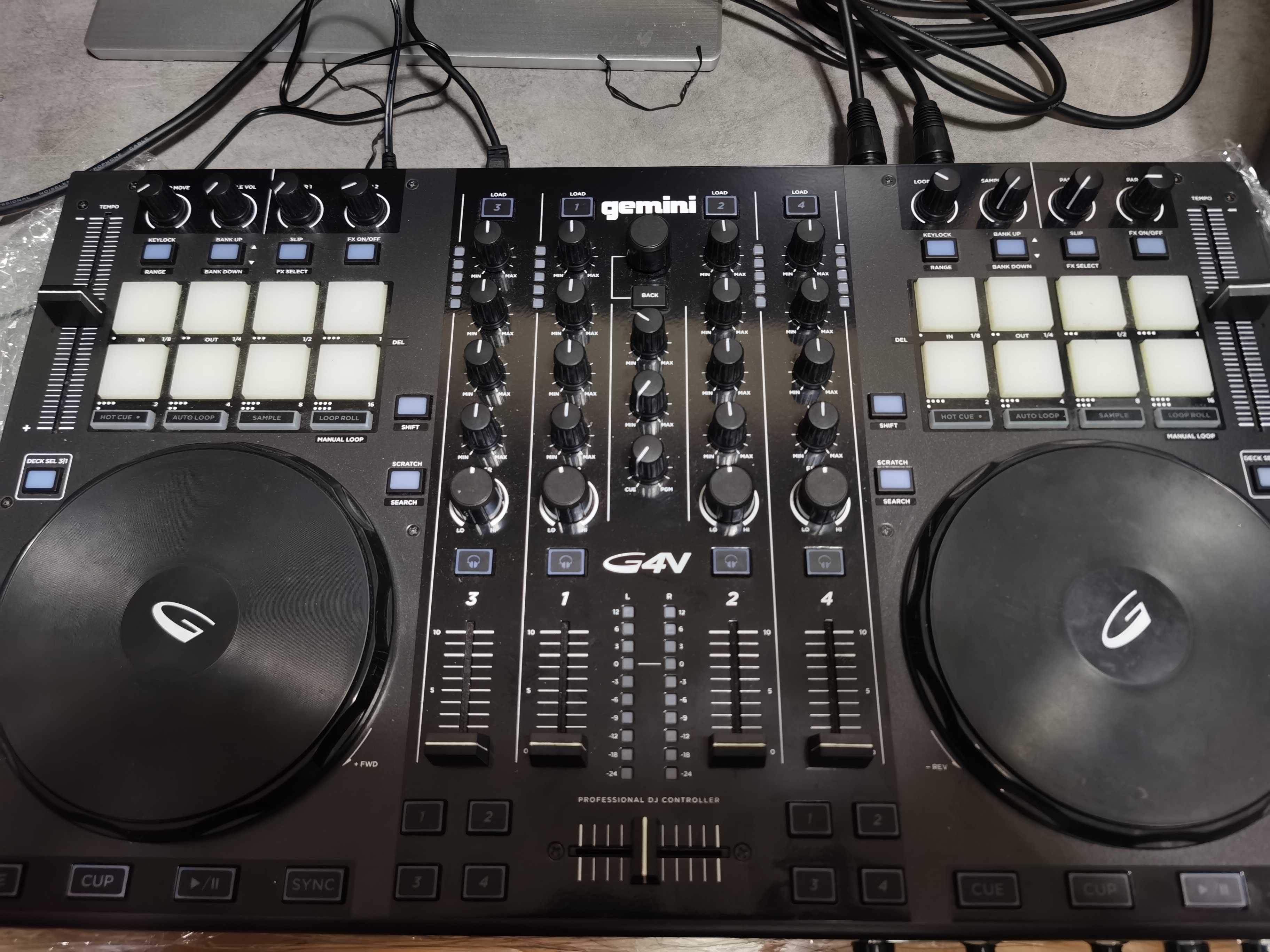 Controlador DJ 4 Canais Gemini G4v