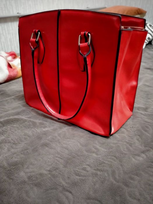 Сумка кожаная красная