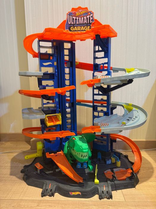 Трек Hot Wheels City Ultimate Garage Легендарный гараж (GJL14)