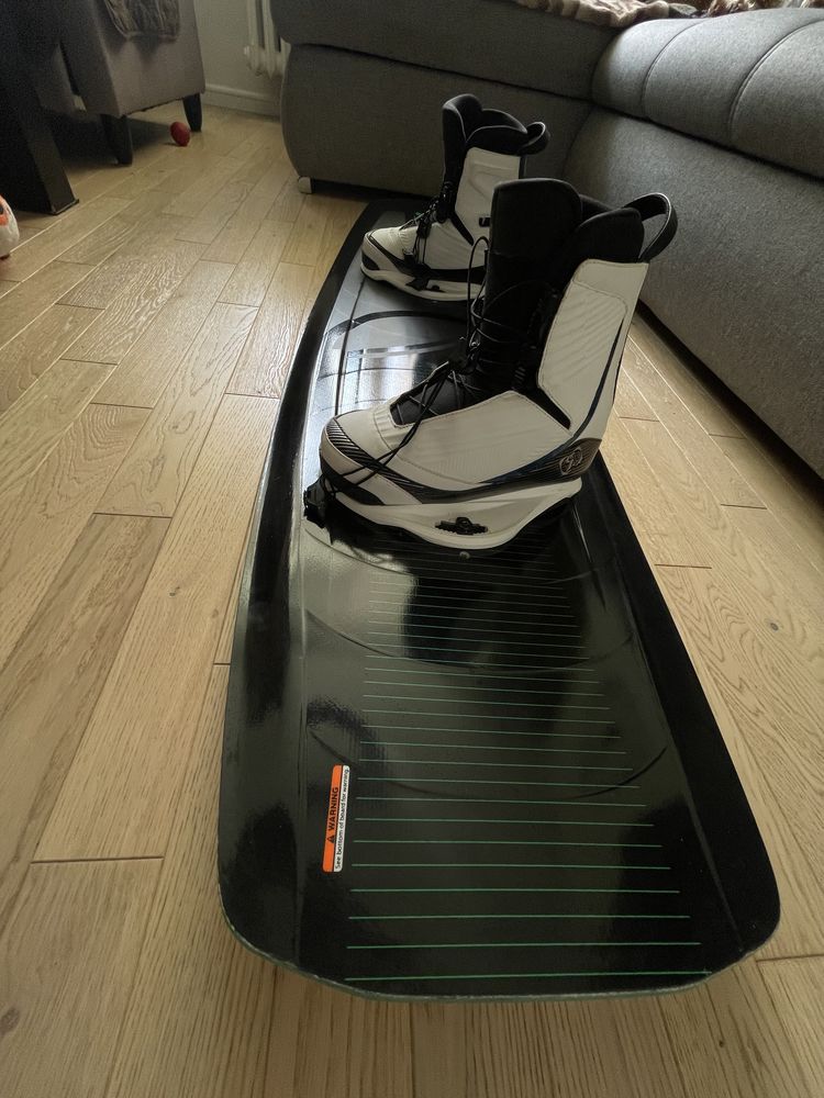 Deska wakeboard Liquid Force 137