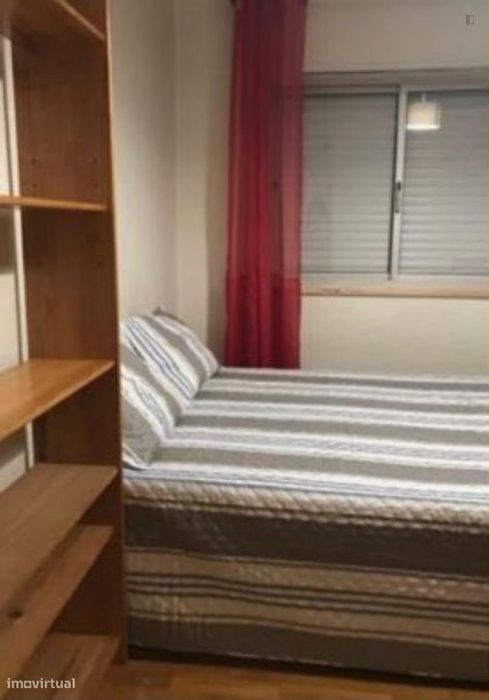 538118 - Quarto com cama de casal em...