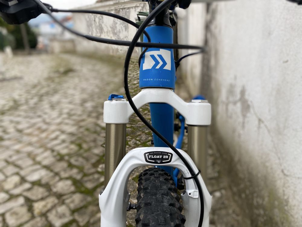 Bicicleta btt em carbono roda 29 quandro M