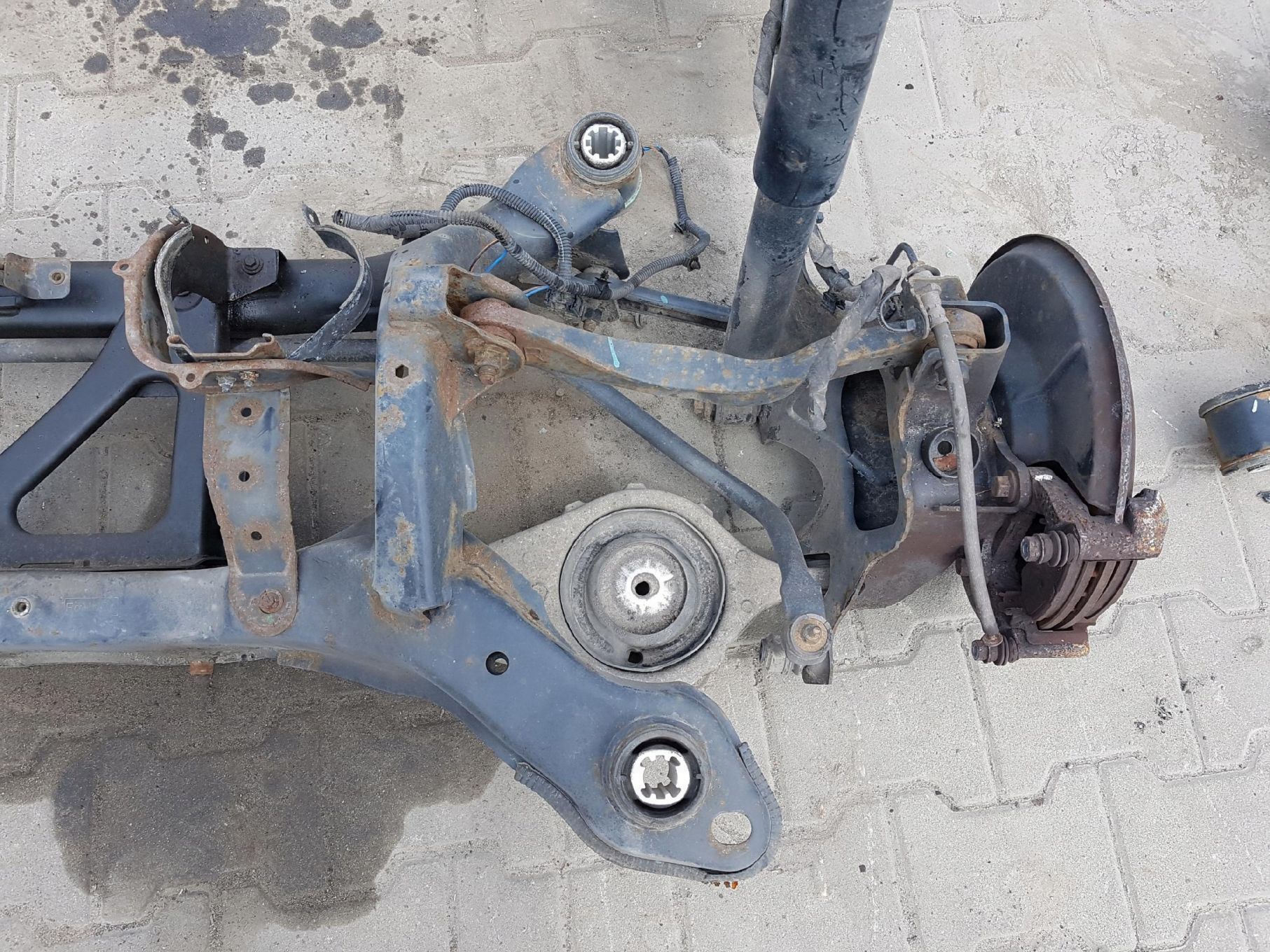 VOLVO XC60 I 08-13r BELKA ZAWIESZENIA TYŁ 2WD