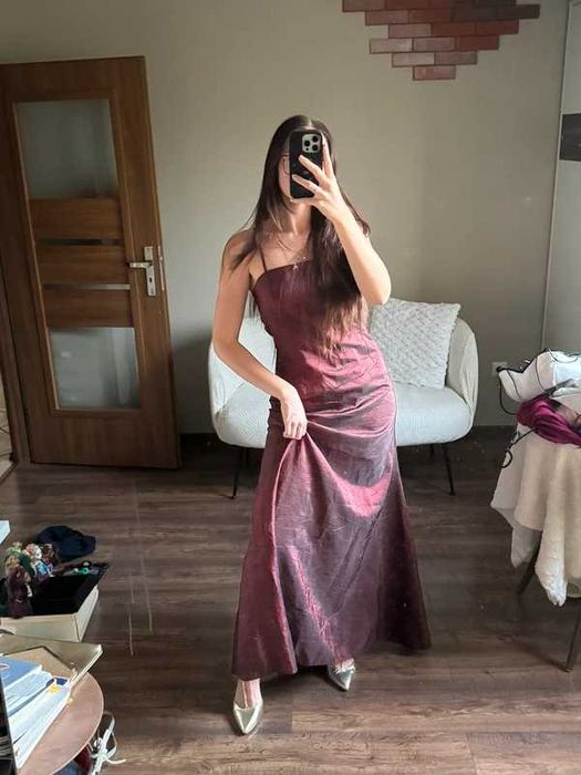 Bordowa sukienka maxi na ramiączkach studniówkowa balowa