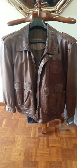 Casaco de couro em bom estado